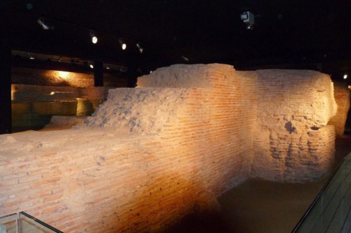 Des remparts dans une cave et une crypte sous le tribunal : deux visites  insolites à faire à Toulouse | Photo Mathieu Arnal