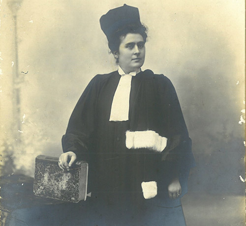 Photo du livre La première avocate - MARGUERITE DILHAN 1876 1956